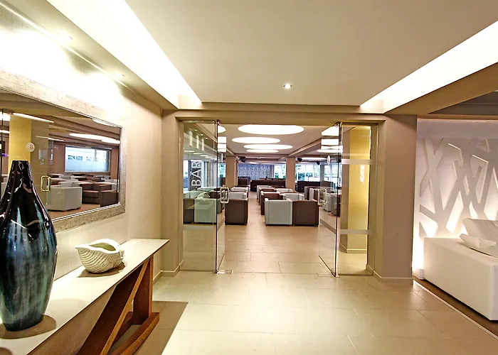 Playa de Palma (Mallorca) hotels near Mega Park Nightclub