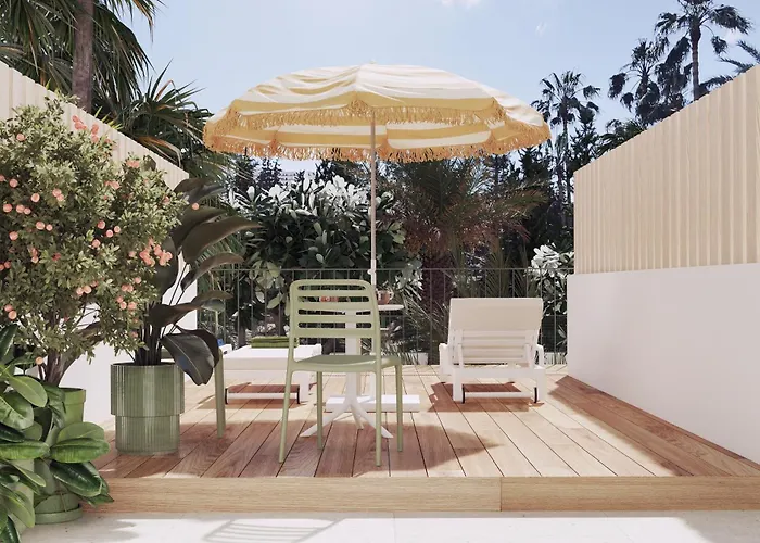 Magaluf (Mallorca) hotels near Cala Portals Vells Beach