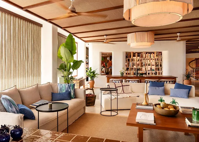 Palma Nova (Mallorca) hotels near Island Beach Club